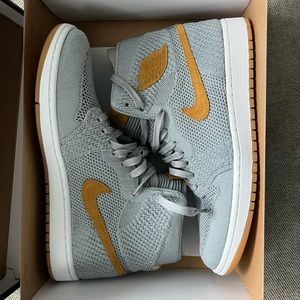Nike Air Jordan 1 Retro Hi FlyKnit in WolfGray